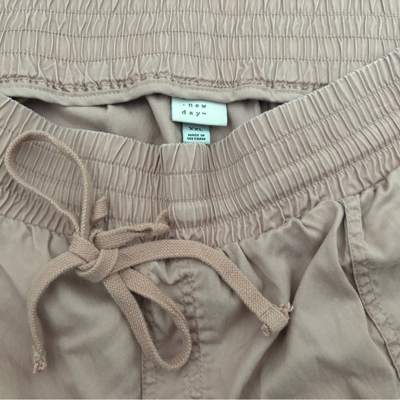 NWOT pants with pockets - Picture 4 of 4